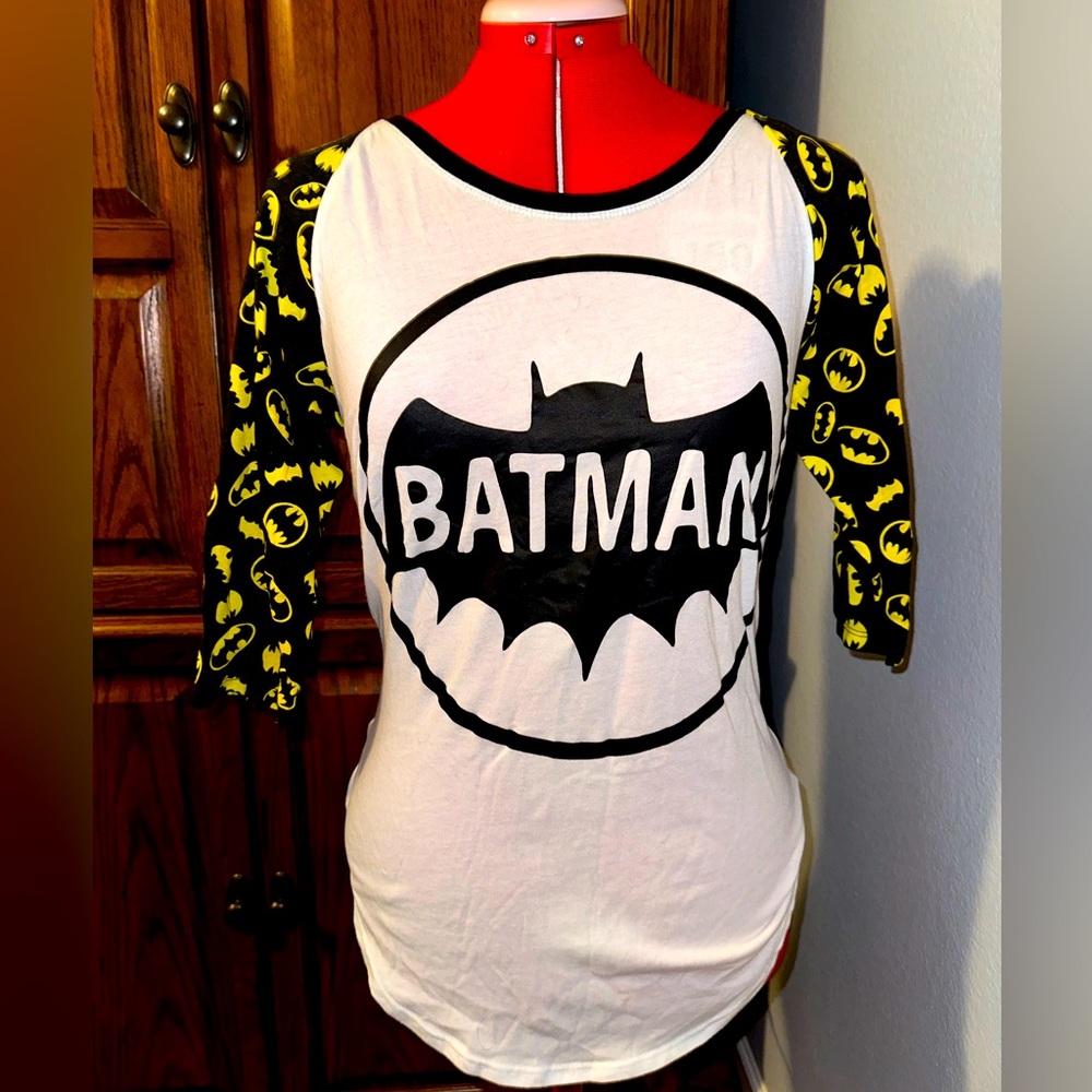 NWOT:Batman logo half sleeve